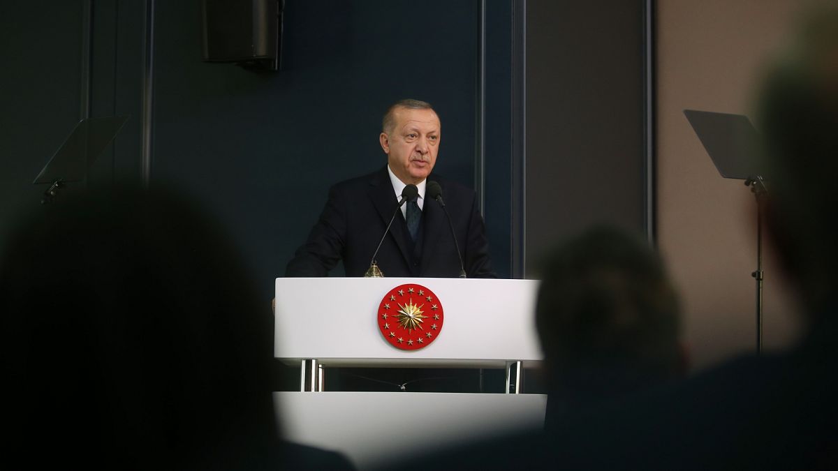 Erdoğan: Türkiye'nin belirlediği sınırların dışına çıkmazlarsa omuzlarının üzerinde baş kalmayacak