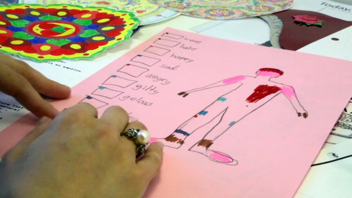 How can art and alternative therapy help children with health conditions?