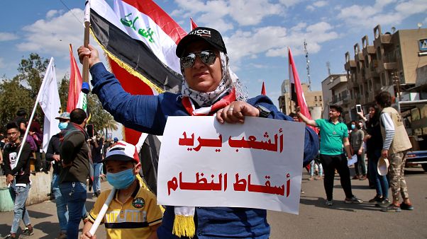 متظاهرو العراق لا يخشون كورونا ويعتبرون أن السياسيين هم "الفيروس الحقيقي" متظاهرو العراق لا يخشون كورونا ويعتبرون أن السياسيين هم "الفيروس الحقيقي"