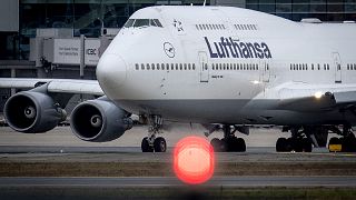 Archivo. Un vuelo de Lufthansa en la pista del aeropuerto de Fráncfort