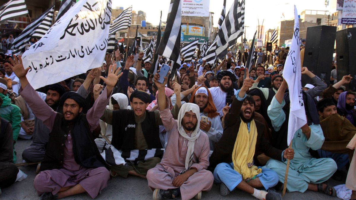 Taliban, Afgan güçlerine karşı başlatılan kısmı ateşkesi sonlandırdı