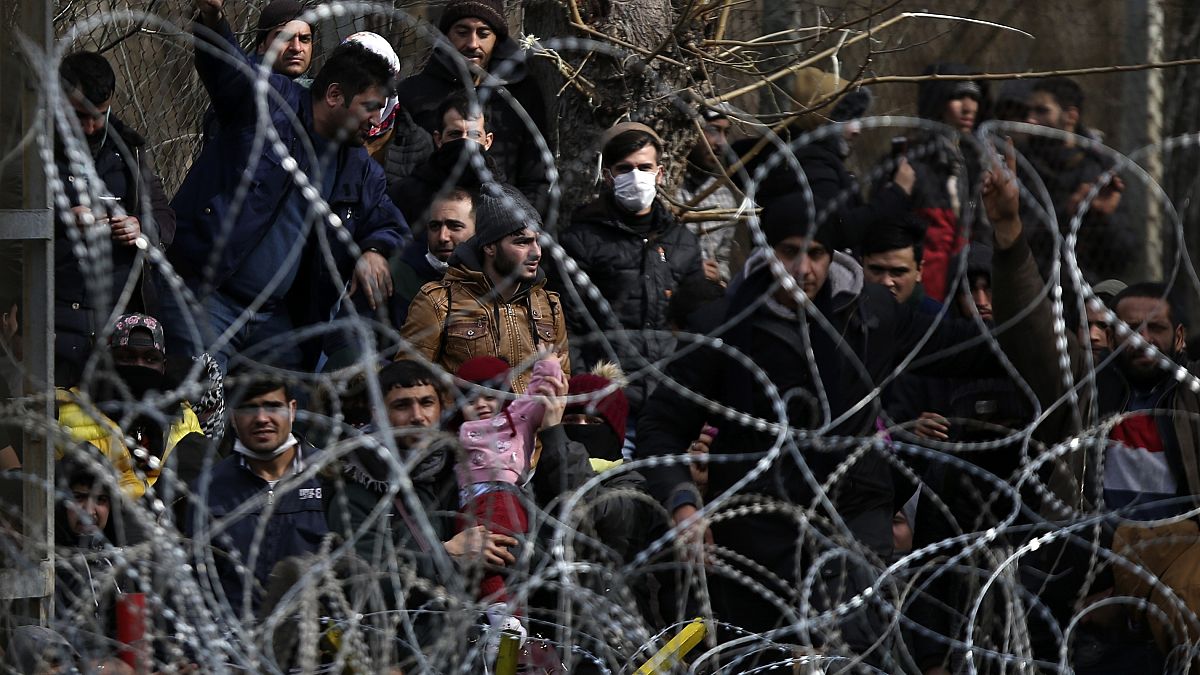Refugiados e migrantes na fronteira entre Grécia e Turquia