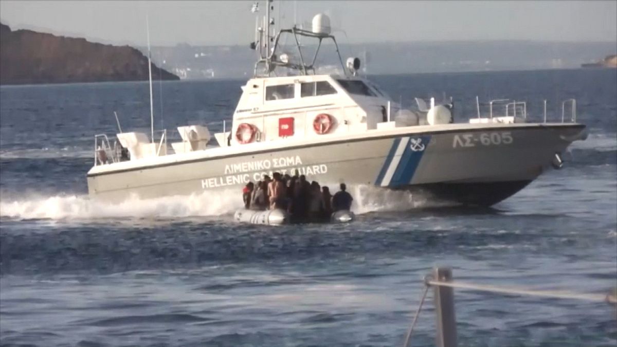 VIDEO: Turchia accusa guardia costiera greca di sparare e "cercare di affondare" barcone