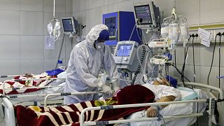 کمک‌های بین‌المللی در راه ایران؛ متخصصان سازمان جهانی بهداشت به تهران رسیدند