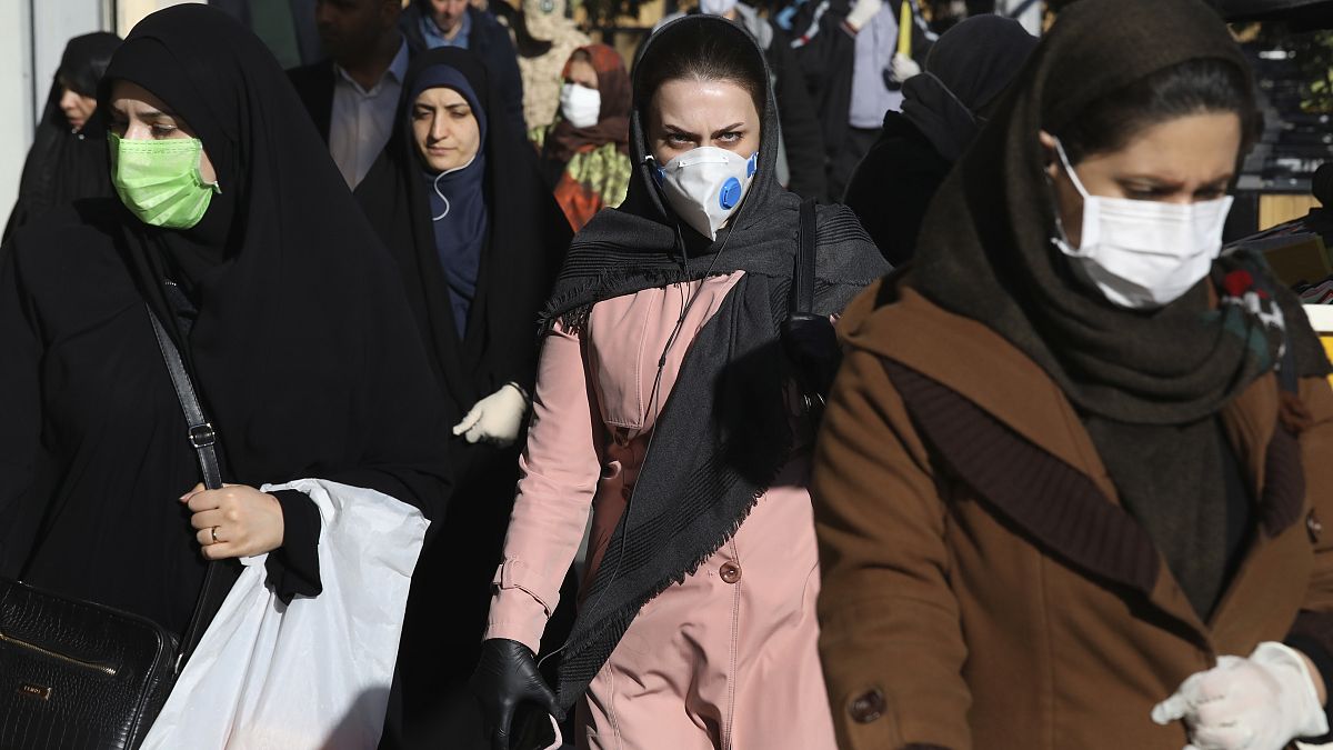 لمَ يثير "كورونا" الجدل بين العلم والدين مجدداً في إيران؟ 