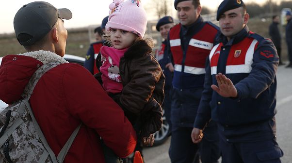 La Turquie menace de laisser passer des "millions" de migrants et réfugiés La Turquie menace de laisser passer des "millions" de migrants et réfugiés
