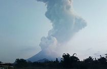 Nézze meg a Merapi-vulkán hat kilométer magas hamufelhőjét!