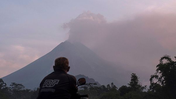 Kitört Indonézia legaktívabb vulkánja, a Merapi Kitört Indonézia legaktívabb vulkánja, a Merapi