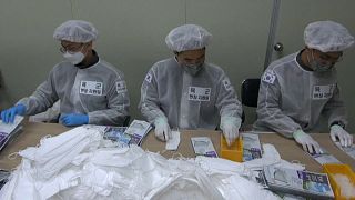 Corona in Südkorea: Soldaten verpacken Schutzmasken