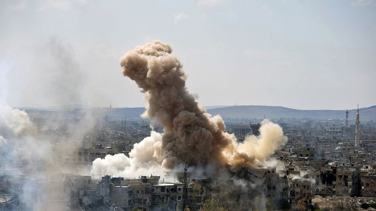 شاهد: غارات عنيفة على بلدتي "البراء" و"بليون" في محافظة إدلب 
