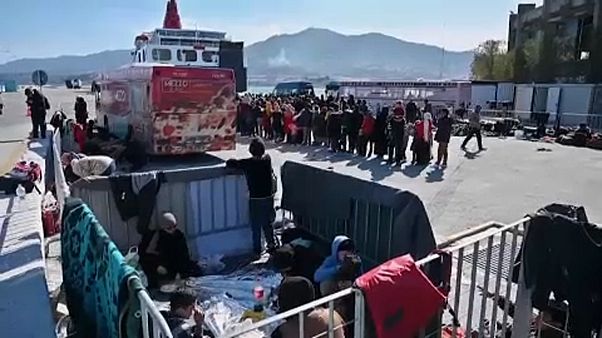 Yunan donanmasına ait ulaştırma gemisi, yaklaşık 500 göçmen için 'otel' olarak görev yapacak Yunan donanmasına ait ulaştırma gemisi, yaklaşık 500 göçmen için 'otel' olarak görev yapacak