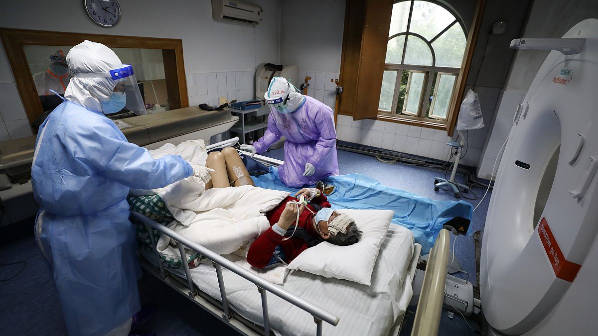 Çin'de Covid-19 bulaşan bir hasta tedavi ediliyor