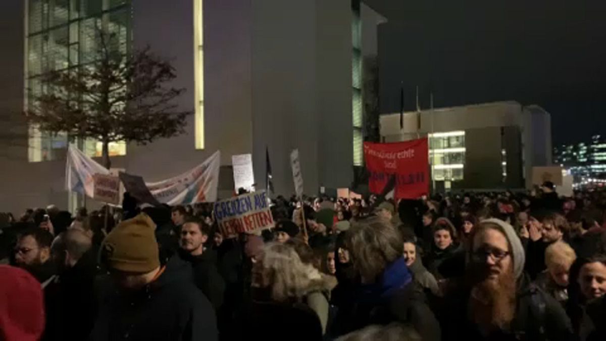 Németország: több ezren tüntettek azért, hogy az EU nyissa meg a határait 