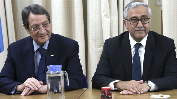 Ο Πρόεδρος της Κυπριακής Δημοκρατίας Νίκος Αναστασιάδης και ο τ/κ ηγέτης Μουσταφά Ακιντζί Ο Πρόεδρος της Κυπριακής Δημοκρατίας Νίκος Αναστασιάδης και ο τ/κ ηγέτης Μουσταφά Ακιντζί