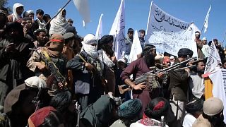 EUA atacam talibãs no Afeganistão