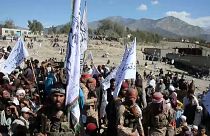 Талибы празднуют подписание договора с США. 