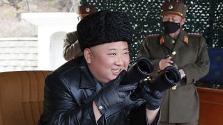 الزعيم الكوري الشمالي كيم جونغ أون يتفقد تدريبات عسكرية. 2020/03/02