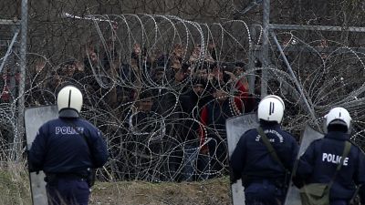 Griechische Polizisten sichern Grenze in Kastanies.