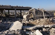 Rus savaş uçaklarının İdlib'in Marretmısrin beldesinde bir tavuk çiftliğine sığınanları hedef aldığı saldırıda 16 sivil hayatını kaybetti
