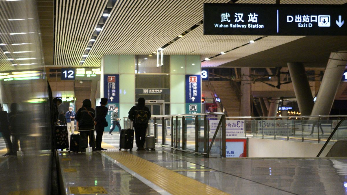 محطة ووهان للقطارات في الصين