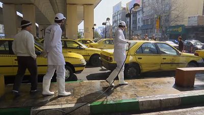 İran'ın başkenti Tahran'daki taksi ve otobüslerde 'koronavirüs temizliği'
