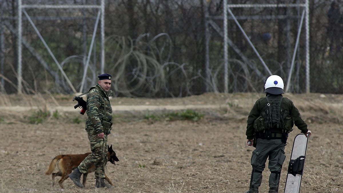 تجددُ الصدامات بين المهاجرين وشرطة اليونان عند الحدود مع تركيا