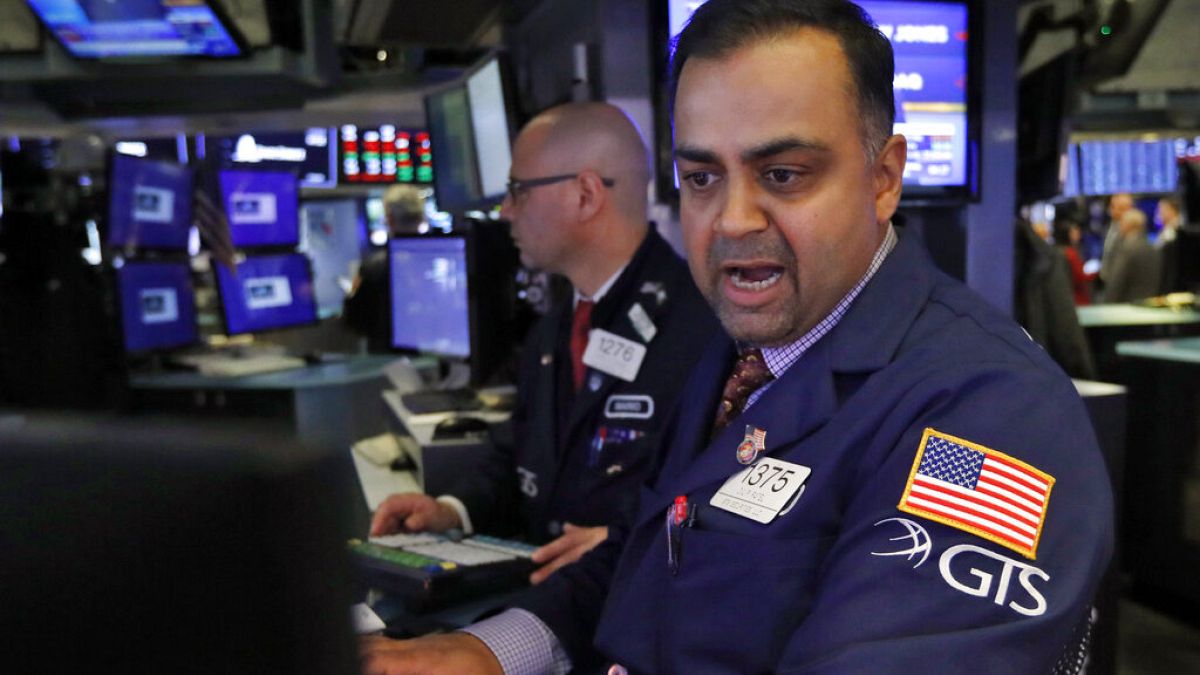 El miedo vuelve a dominar a los mercados financieros, desplome en Wall Street