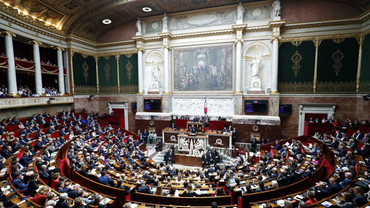 شیوع کرونا در فرانسه؛ یک نماینده پارلمان در بیمارستان بستری شد