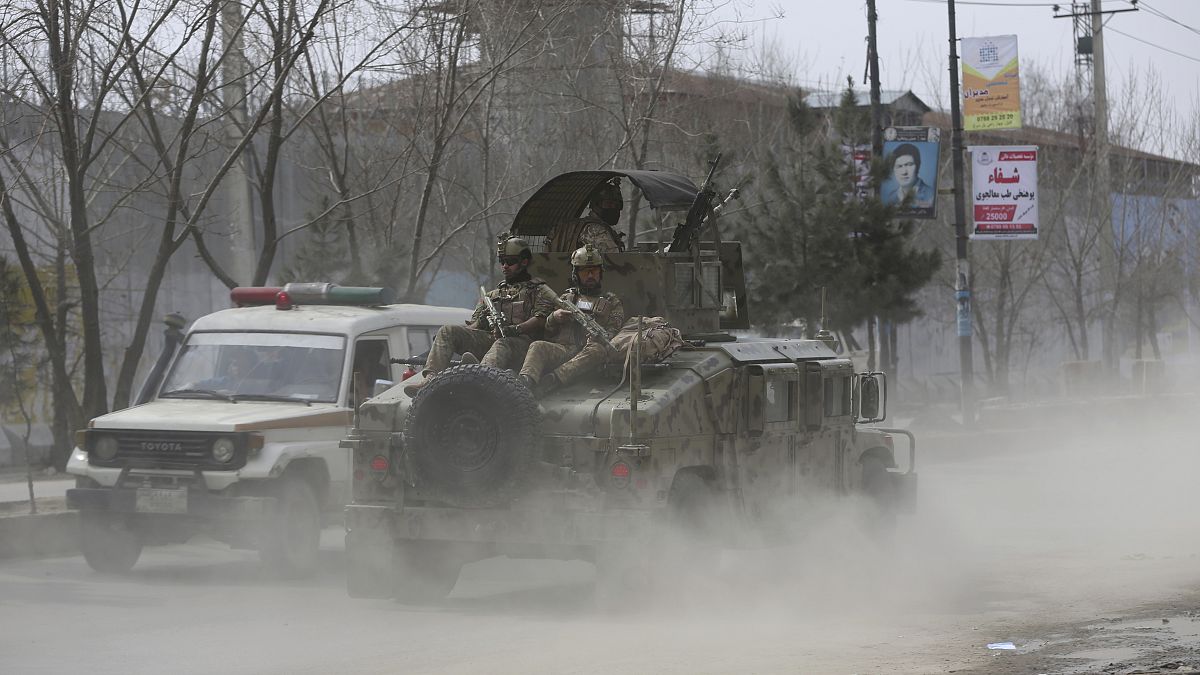Afganistan'ın başkenti Kabil'de düzenlenen bombalı ve silahlı saldırıya güvenlik güçleri müdahale etti
