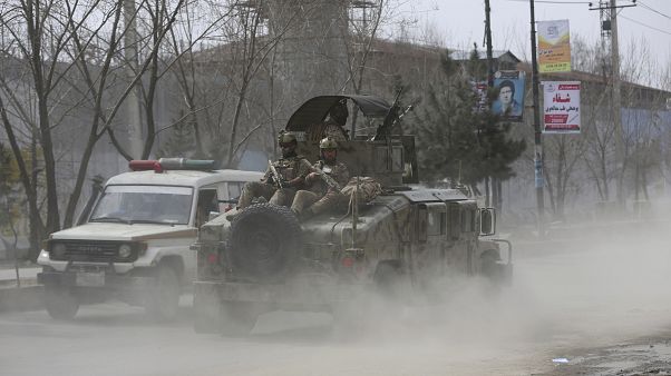 Afganistan'ın başkenti Kabil'de düzenlenen bombalı ve silahlı saldırıya güvenlik güçleri müdahale etti Afganistan'ın başkenti Kabil'de düzenlenen bombalı ve silahlı saldırıya güvenlik güçleri müdahale etti