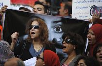 مصريات يتظاهرن بالعاصمة القاهرة يهتفن ضد المجلس العسكري و يؤيدن الثورة /08/03/2012
