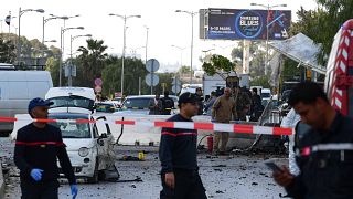 مقتل ثلاثة في هجوم انتحاري مزدوج قرب السفارة الأمريكية في تونس