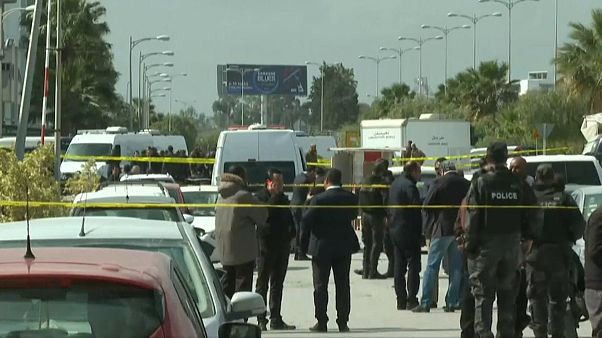 Tunisia, kamikaze contro l'ambasciata Usa: un morto Tunisia, kamikaze contro l'ambasciata Usa: un morto