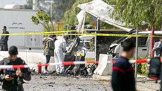 Öngyilkos merénylők robbantottak Tuniszban, az amerikai nagykövetségnél