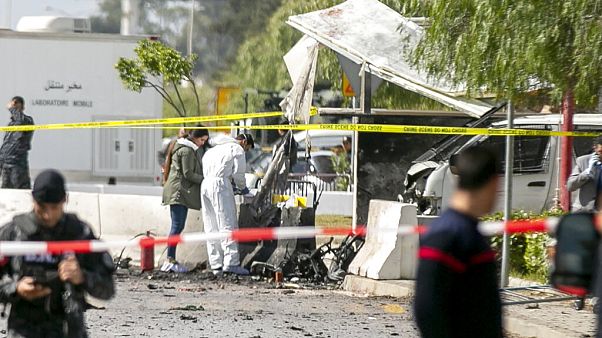 Öngyilkos merénylők robbantottak Tuniszban, az amerikai nagykövetségnél Öngyilkos merénylők robbantottak Tuniszban, az amerikai nagykövetségnél