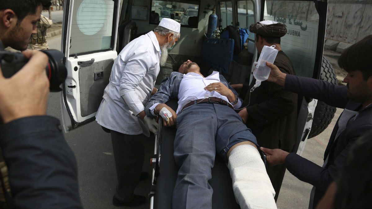    حمله خونین به مراسم یادبود عبدالعلی مزاری در کابل؛ داعش مسئولیت را پذیرفت 