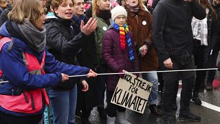 Greta Thunberg és Anuna De Wever Brüsszelben a klímasztrájkon