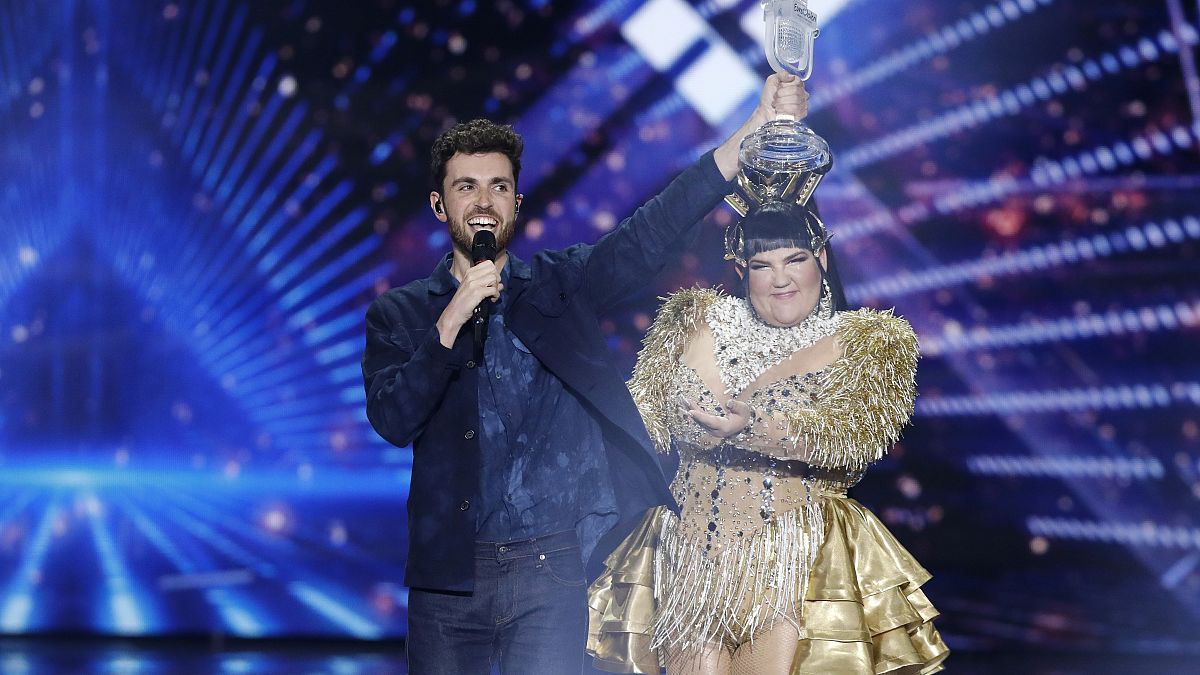 Ο περσινός νικητής του διαγωνσιμού της Eurovision, Ολλανδός Duncan Laurence μαζί με την ισραηλινή Νέτα