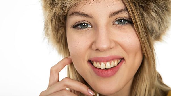 چرا نمیتوانیم جلوی خودمان را بگیریم تا به صورتمان دست نزنیم؟ چرا نمیتوانیم جلوی خودمان را بگیریم تا به صورتمان دست نزنیم؟