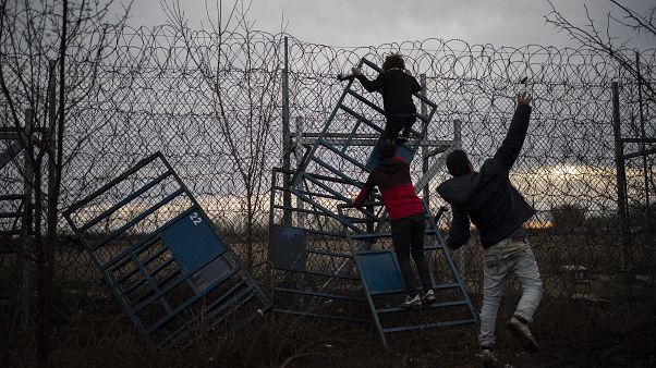 Мигранты: между молотом и наковальней Мигранты: между молотом и наковальней