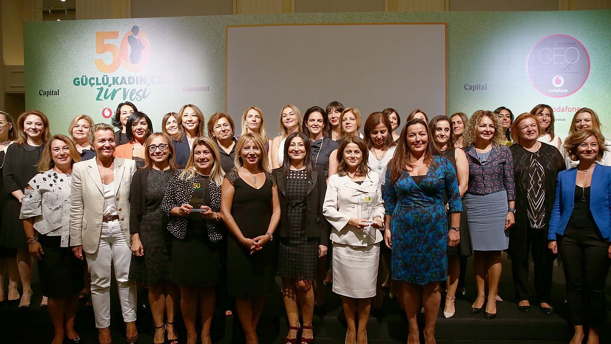 Türkiye kadın yönetci oranında Avrupa'da sondan ikinci.  50 Güçlü Kadın CEO Zirvesi ödül töreni.