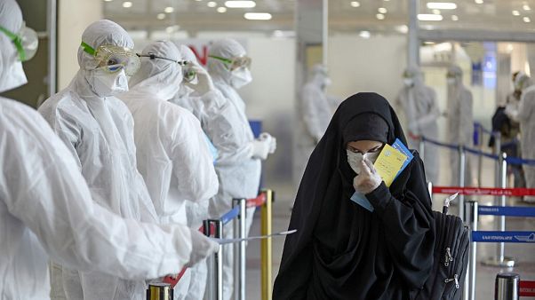 İranlı uzmanlar virüse karşı bilgilendirme notu dağıtıyor İranlı uzmanlar virüse karşı bilgilendirme notu dağıtıyor