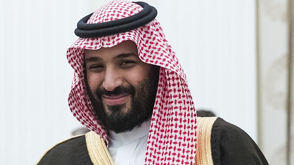 السعودية نيوز | 
    السعودية تعلن إيقاف بدل غلاء المعيشة ورفع نسبة قيمة الضريبة المضافة ثلاثة أضعاف
