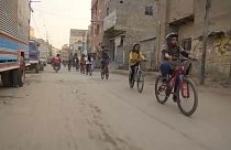 Mit Mut im Sattel - der Mädchen-Fahrradclub von Karatschi