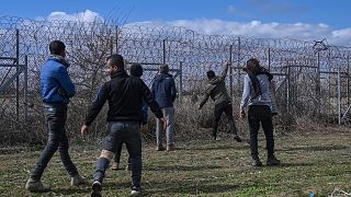 Мигранты пытаются прорваться в Грецию  