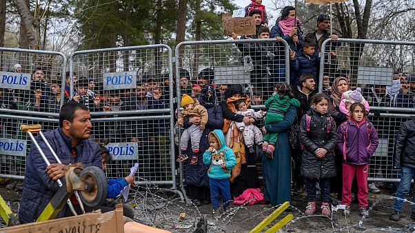 Türkiye'den Yunanistan'a geçmeyi bekleyen göçmenler / Arşiv Türkiye'den Yunanistan'a geçmeyi bekleyen göçmenler / Arşiv