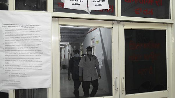 Çin'de 70 koronavirüs hastasının tutulduğu 5 katlı otel çöktü Çin'de 70 koronavirüs hastasının tutulduğu 5 katlı otel çöktü