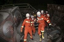 Китай: из-под завалов рухнувшего отеля вытащили десятки человек 