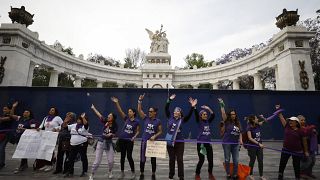 في يومها العالمي.. مكسيكيات يتظاهرن لإنهاء العنف ضد المرأة