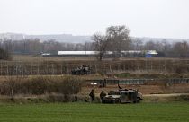 Мигранты ждут открытия границы 